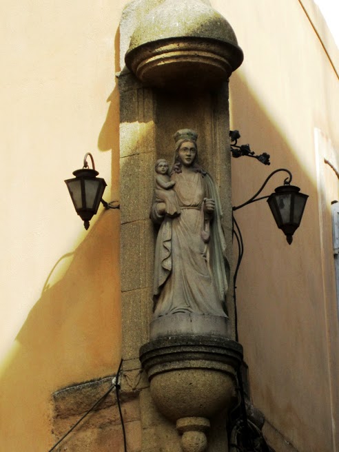 Statue in Aix