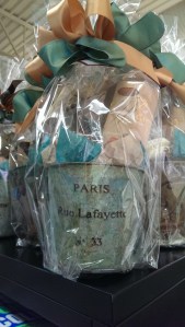 French House Gift Basket (452x800)